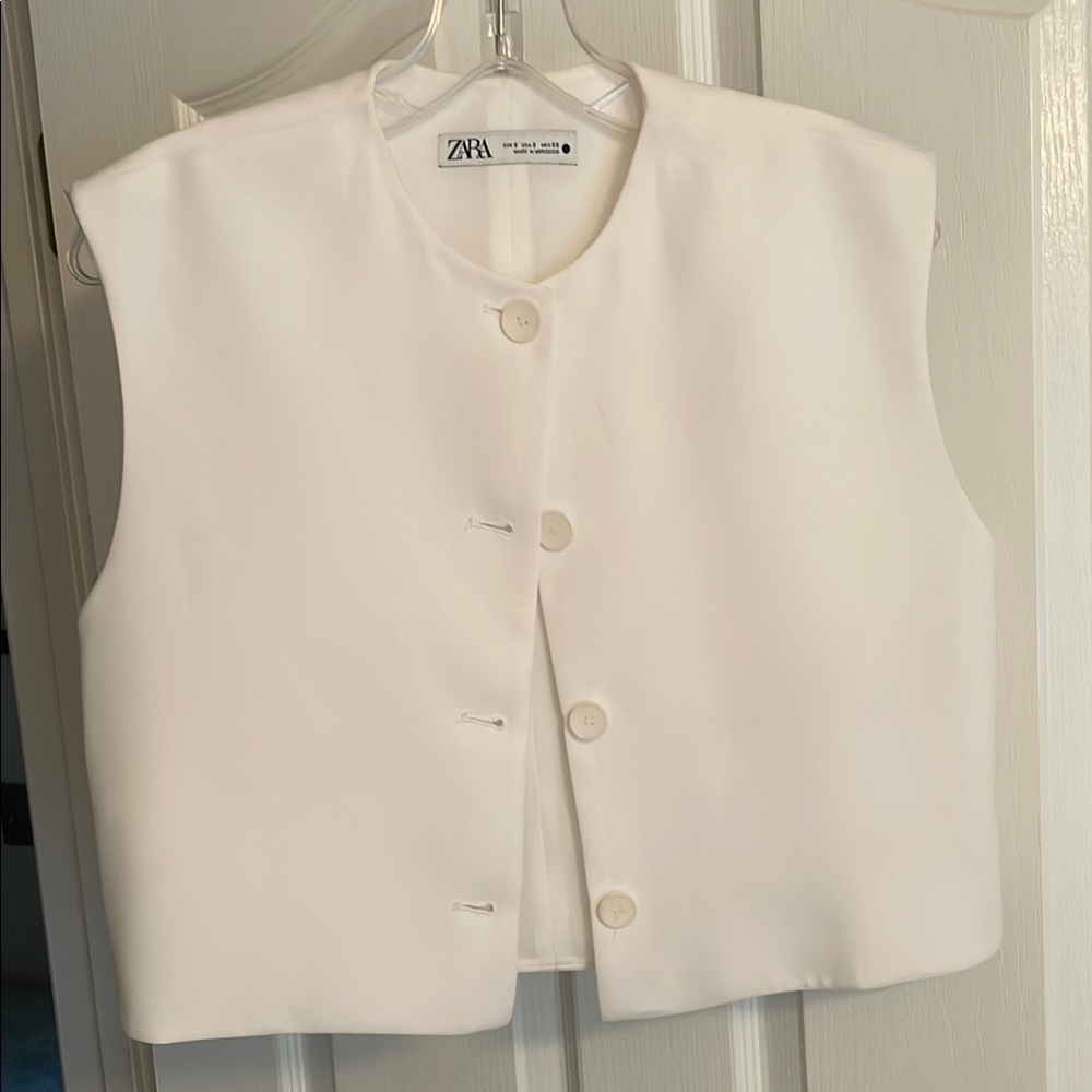 Zara White Sleeveless Button-Up Vest